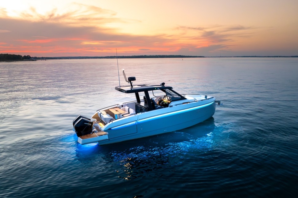 14 beneteau gran turismo 35 alpine side profile underwater lights sunset