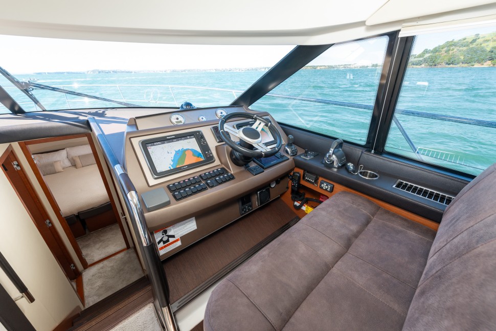 14 prestige 500 fly lower helm station