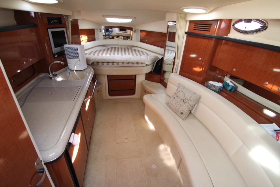 14 sea ray saloon forward