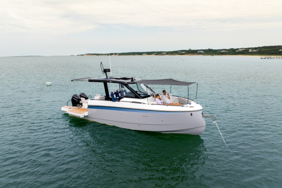16 beneteau gran turismo 35 alpine stern shade lifestyle couple
