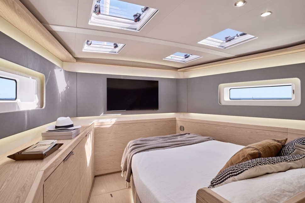 16. OceanisYacht60 Interior