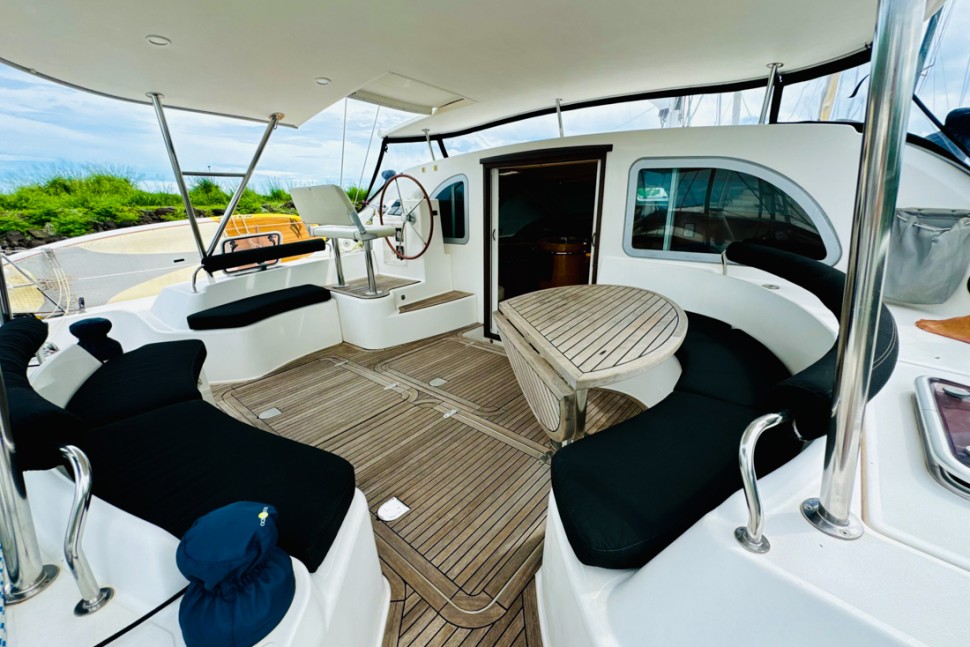 17 Privilege495 Cockpit