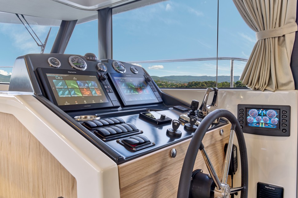 17 beneteau swift trawler 48 lower helm electronics