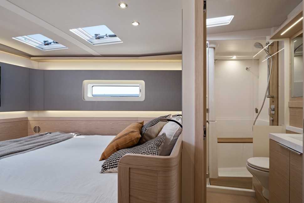 17. OceanisYacht60 Interior