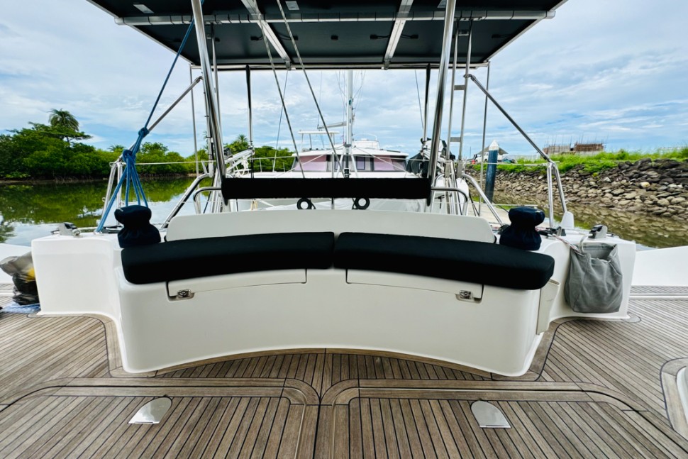 18 Privilege495 Cockpit