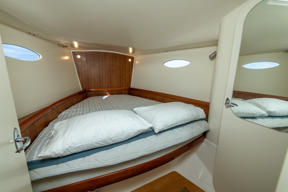 18 elliott tourer 1350 favourite aft cabin bed