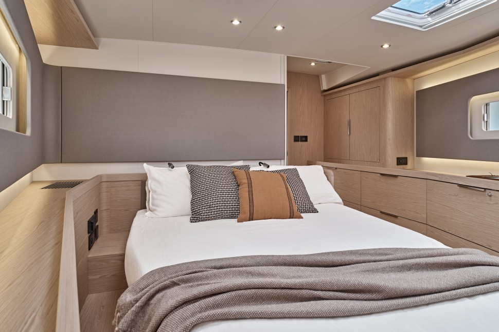 18. OceanisYacht60 Interior