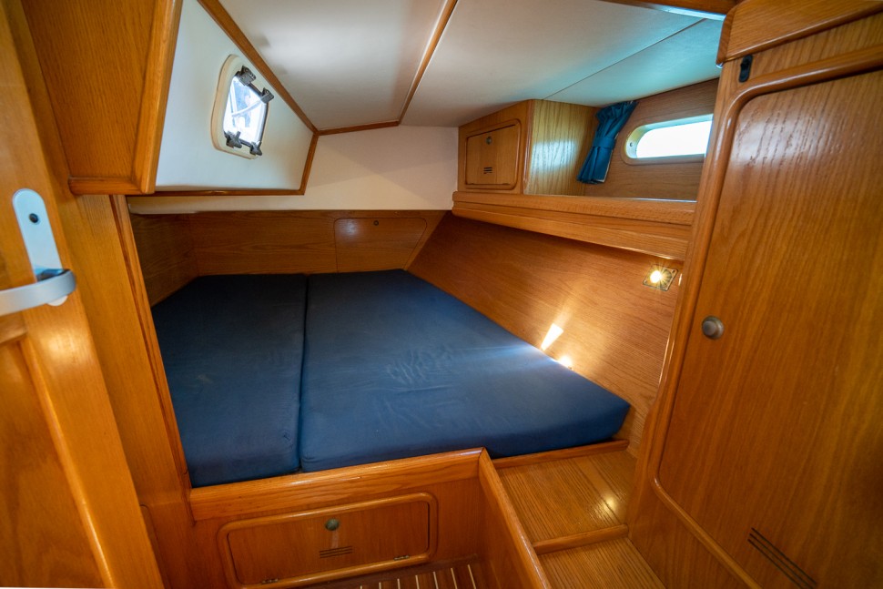 19 ovni 395 rocksteady aft cabin berth