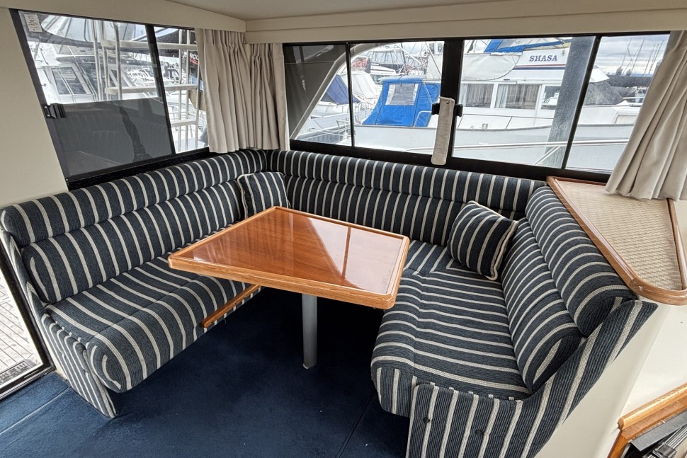 20 Riviera 3300 Ritzy Era Saloon 21