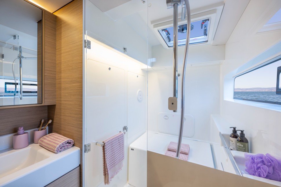 20 lagoon 38 bathroom shower