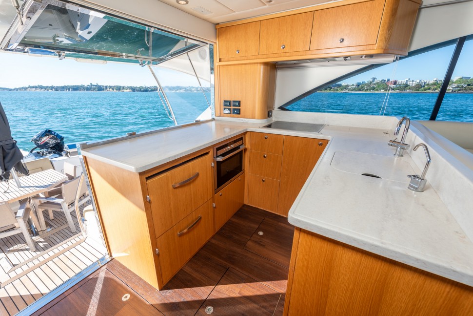 2015 Riviera 565 10 Galley2