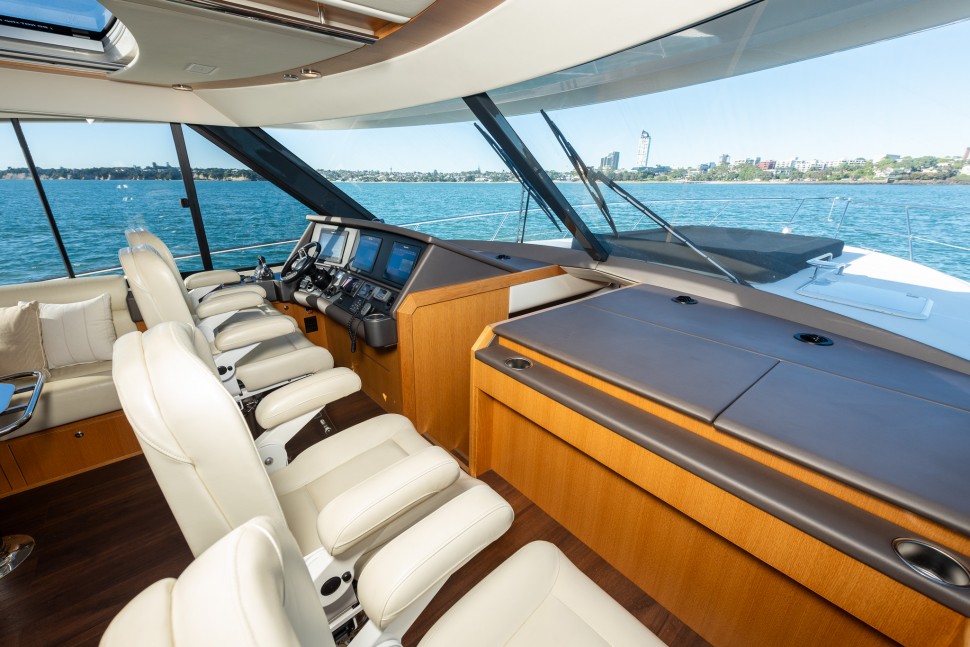 2015 Riviera 565 12 Pilot seats2