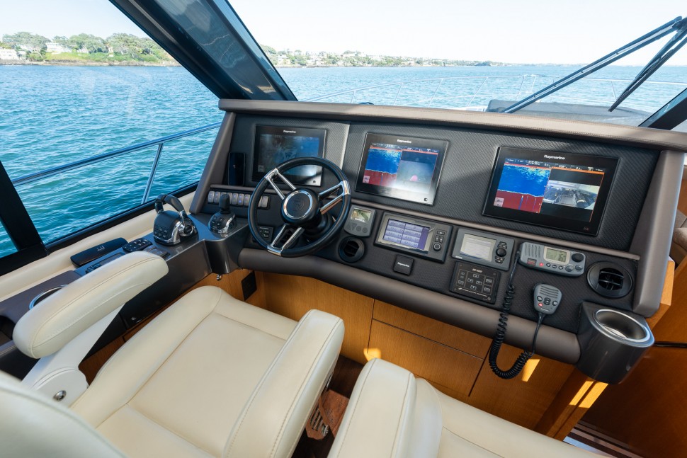 2015 Riviera 565 14 Helm