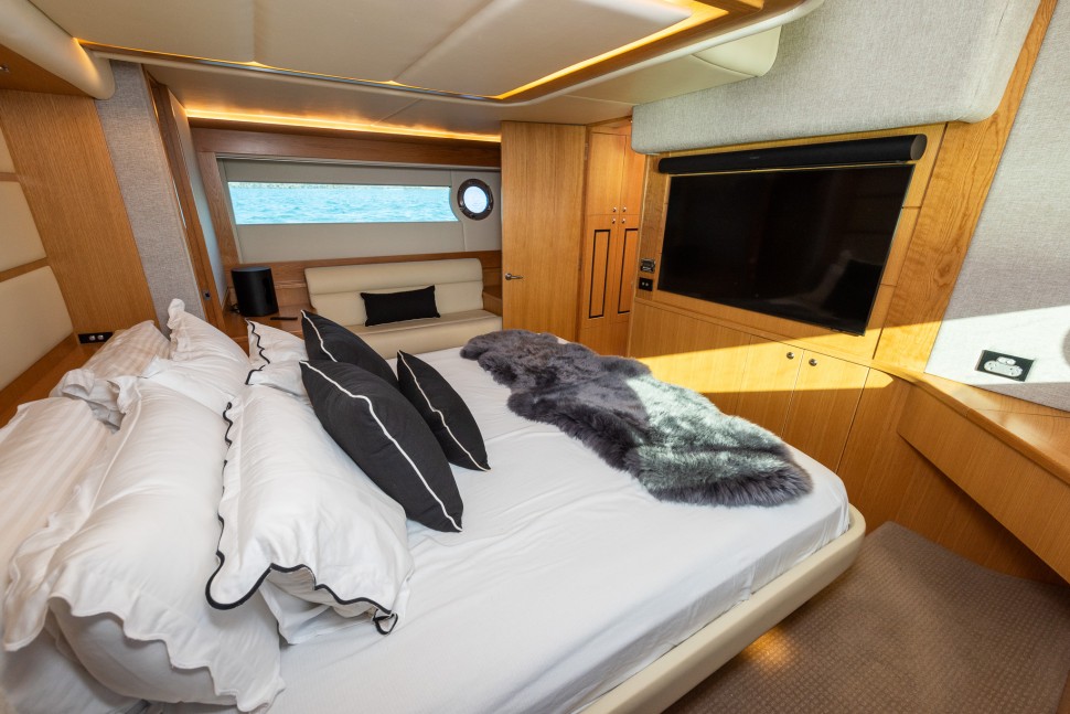 2015 Riviera 565 17 Full Beam Master