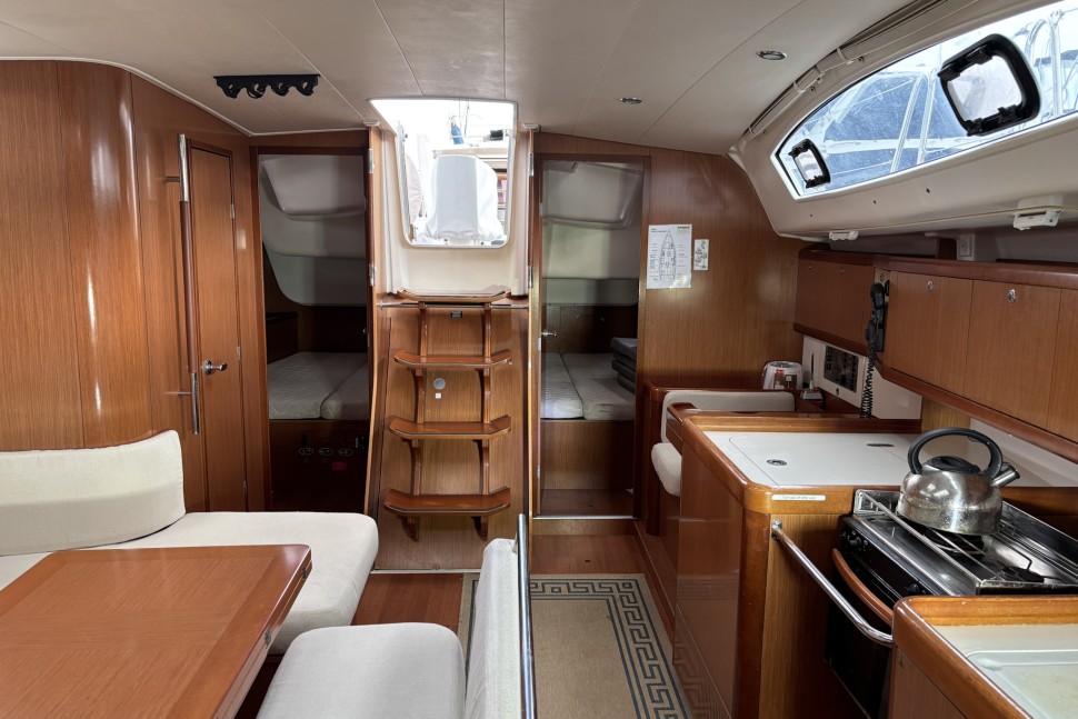 7 Beneteau Oceanis 43 Kairos Saloon looking aft2