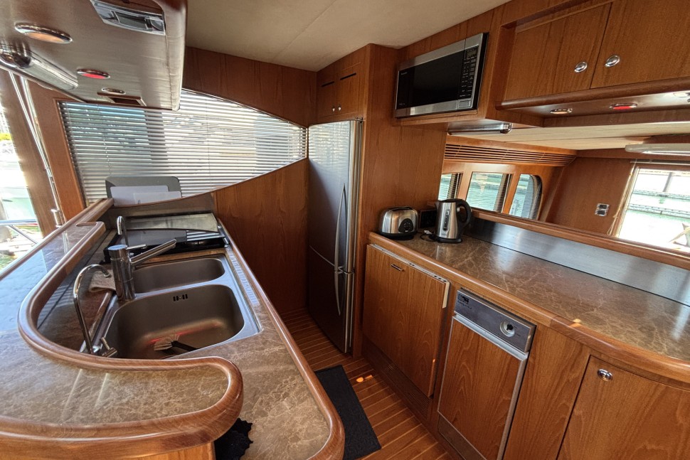 8 Activa 5800 Freedom Galley