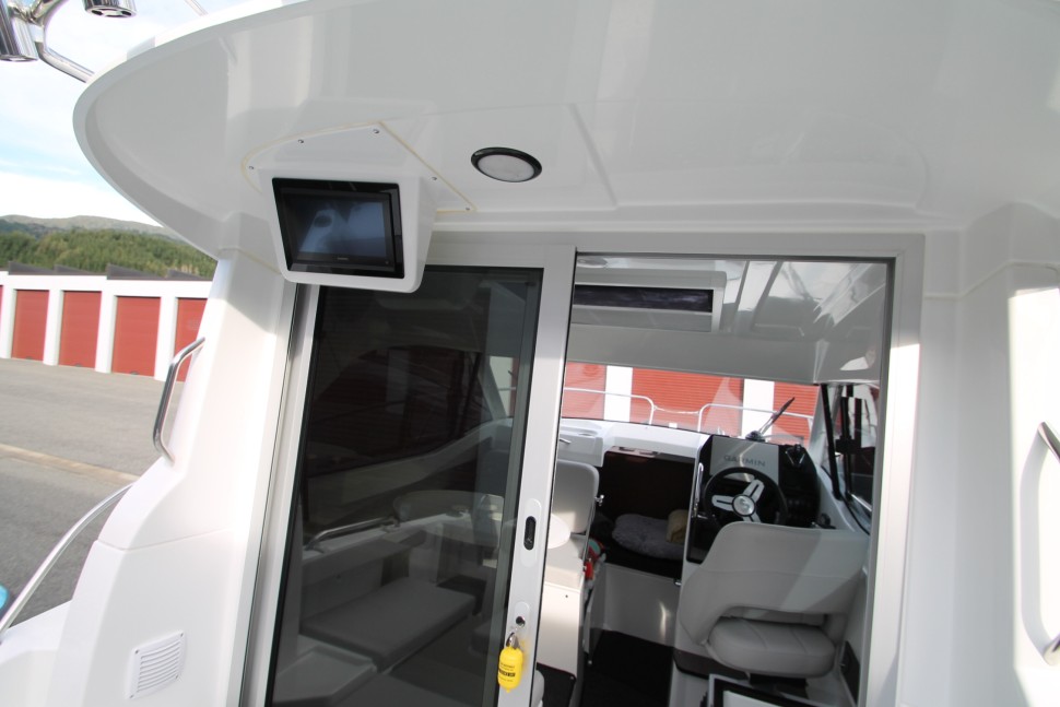 Antares 15 Outside screen