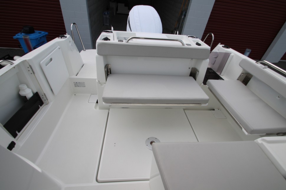 Antares 5 Cockpit afts seats down