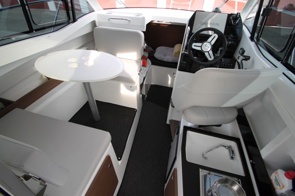 Antares 7 Saloon fwd.jpg