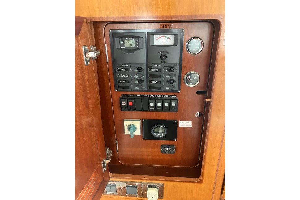 Benetea swift trawler 42 tonic 18 switchpanel