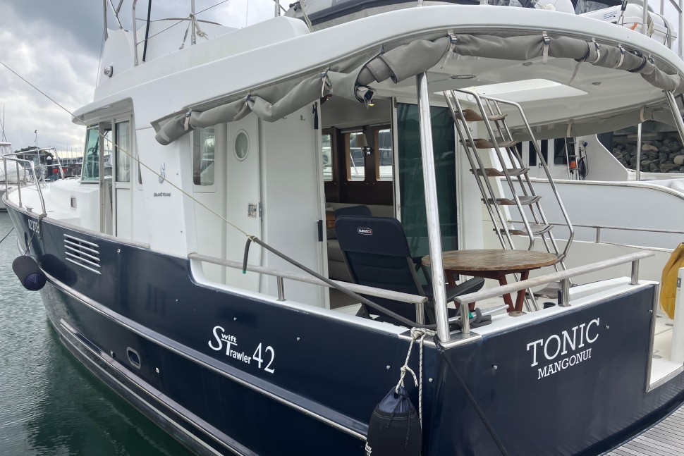 Benetea swift trawler 42 tonic 2 aft quarter