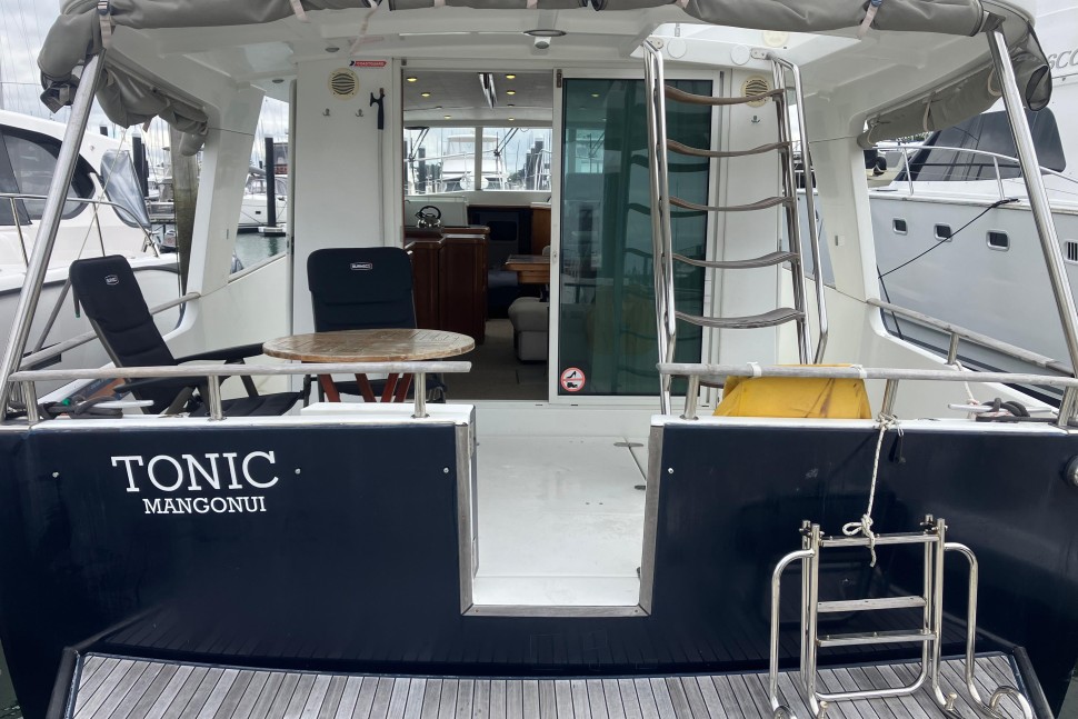Benetea swift trawler 42 tonic 3 stern