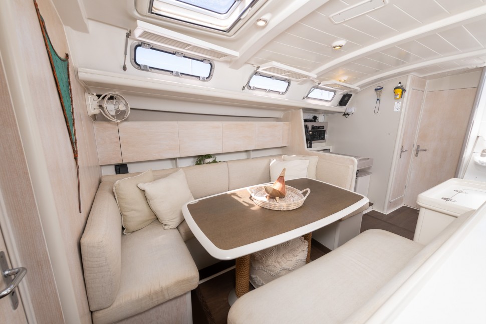 Beneteau Cyclades 50 custom 11