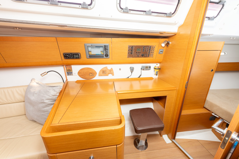 Beneteau First 40 15 interior