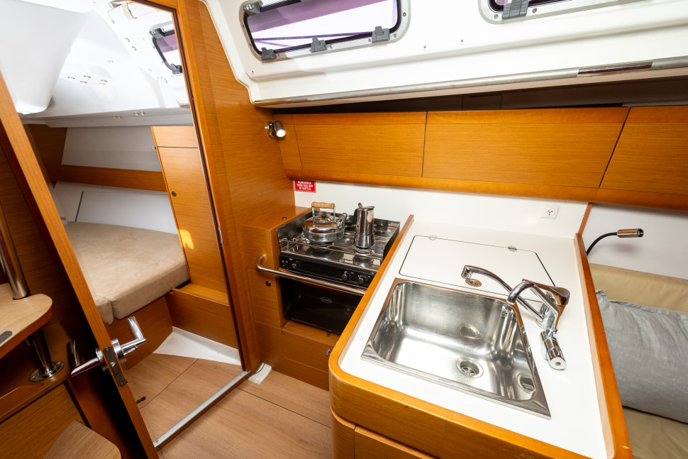 Beneteau First 40 16 galley