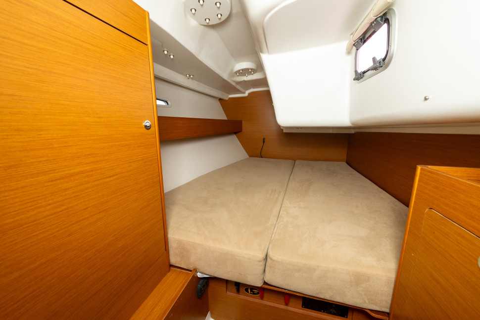Beneteau First 40 17 cabin