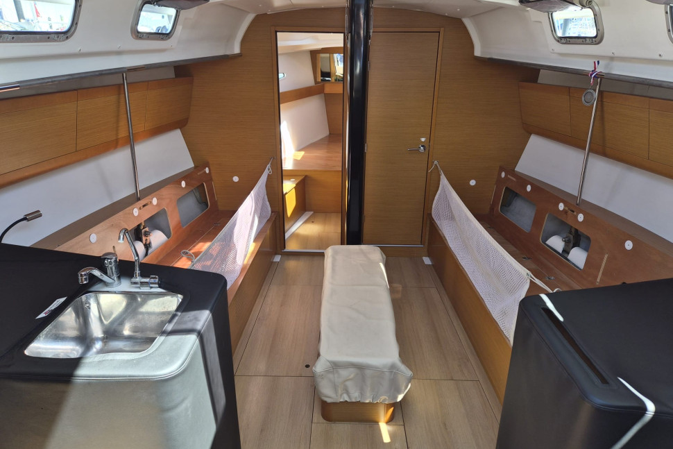 Beneteau First 40 21 Interior 