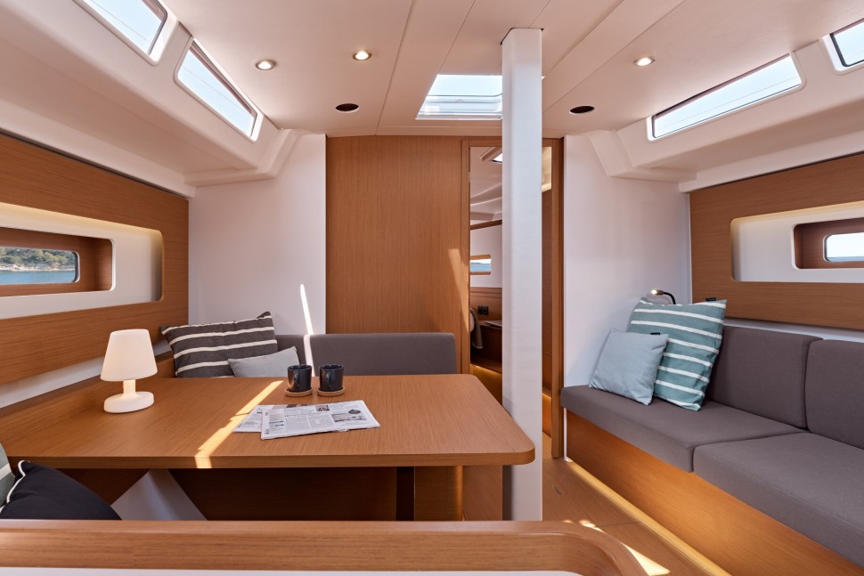 Beneteau First 44 18 interior2