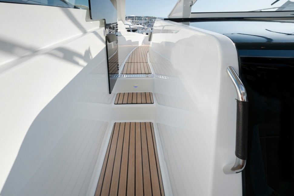 Beneteau Gran Turismo 32 exterior 3