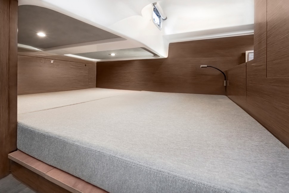 Beneteau Gran Turismo 32 interior 1