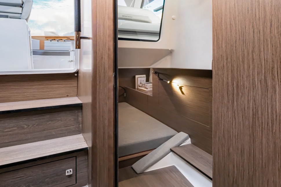 Beneteau Gran Turismo 32 interior 5