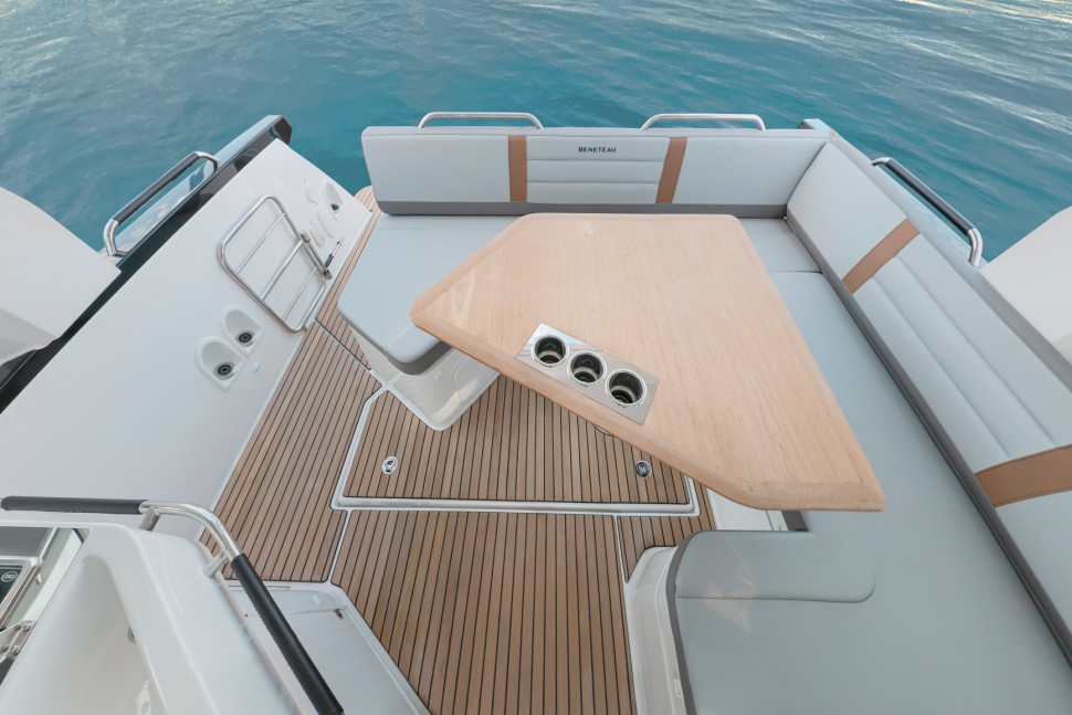 Beneteau Gran Turismo 32 interior 8