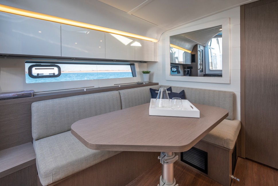 Beneteau Gran Turismo 41 interior 1