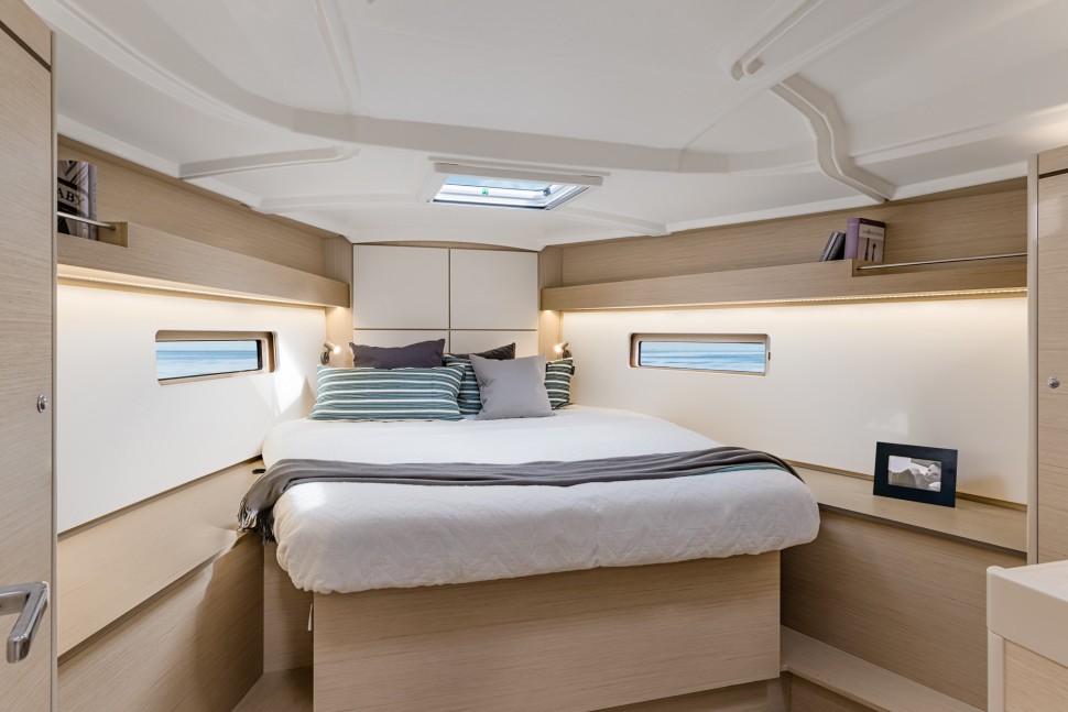 Beneteau Oceanis 40.1 interior 6