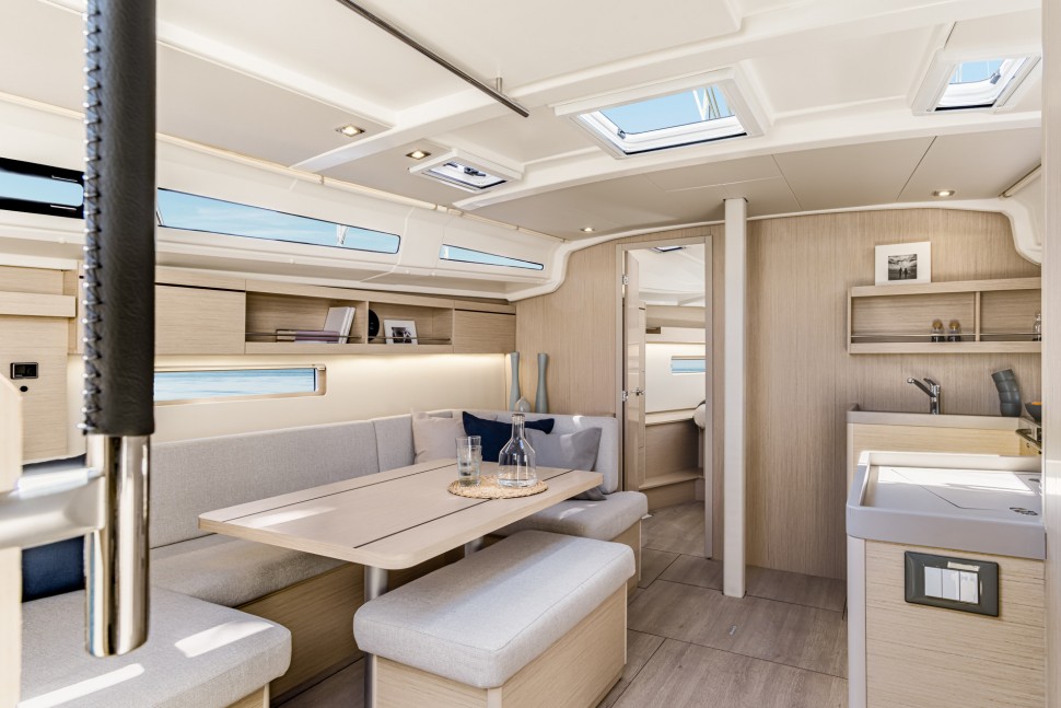 Beneteau Oceanis 40.1 interior 8