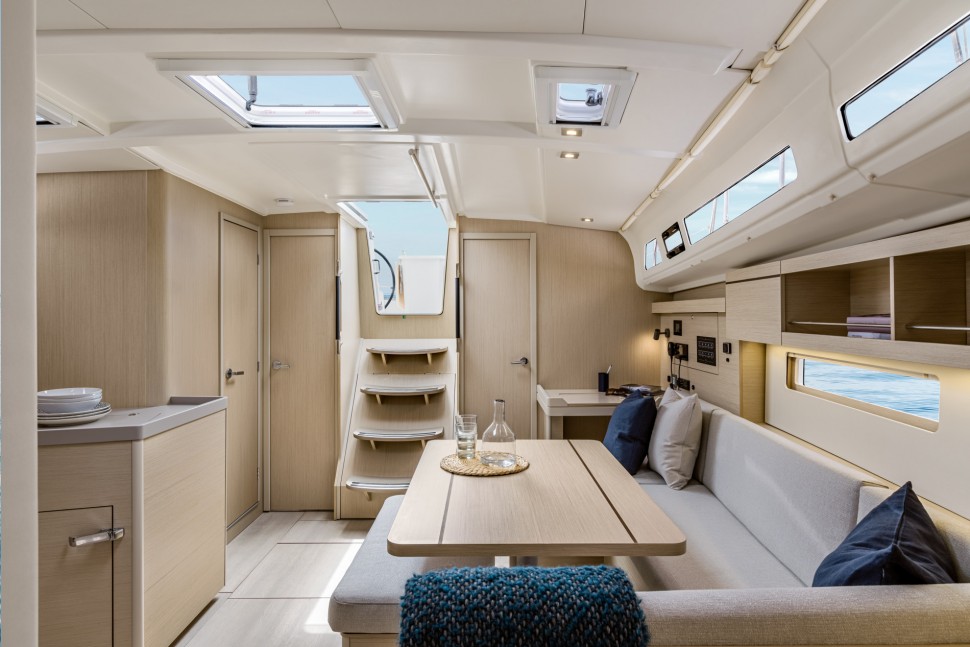 Beneteau Oceanis 41.1 interior 1