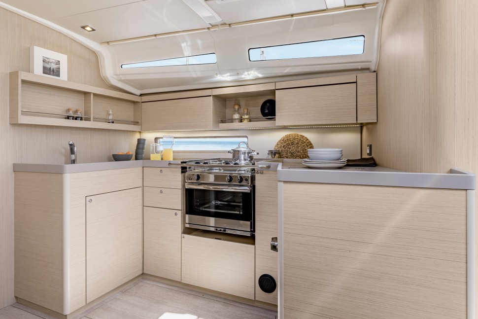 Beneteau Oceanis 41.1 interior 4