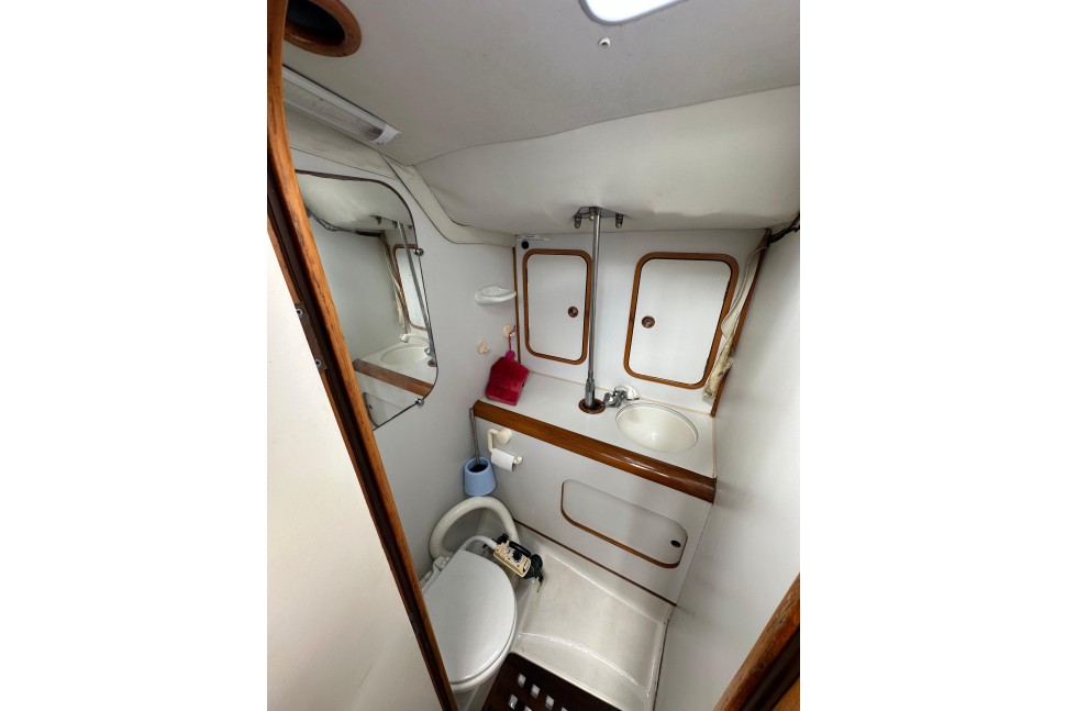 Beneteau Oceanis 430 Titaua 11