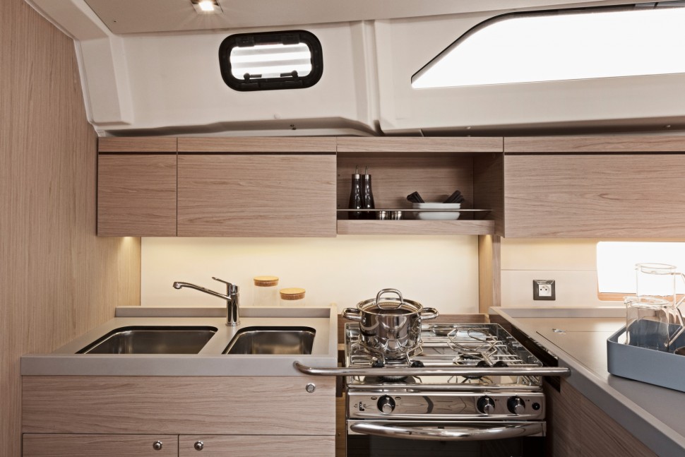 Beneteau Oceanis 46.1 interior 11