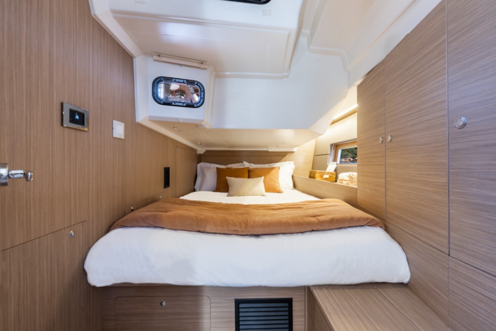 Beneteau Oceanis 47 Interior 9