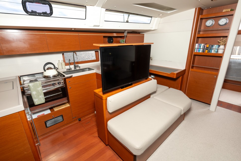 Beneteau Oceanis 51.1 13 galley