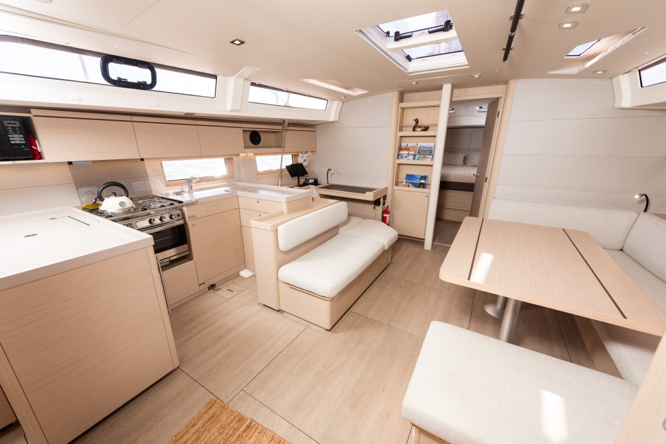 Beneteau Oceanis 51.1 14