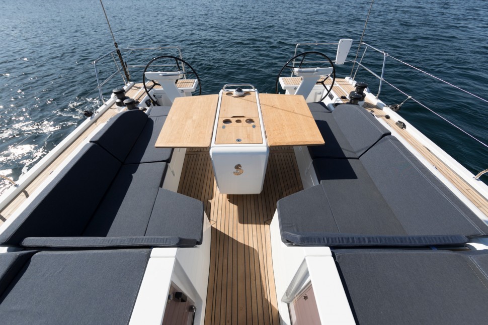 Beneteau Oceanis 51.1 cockpit 1