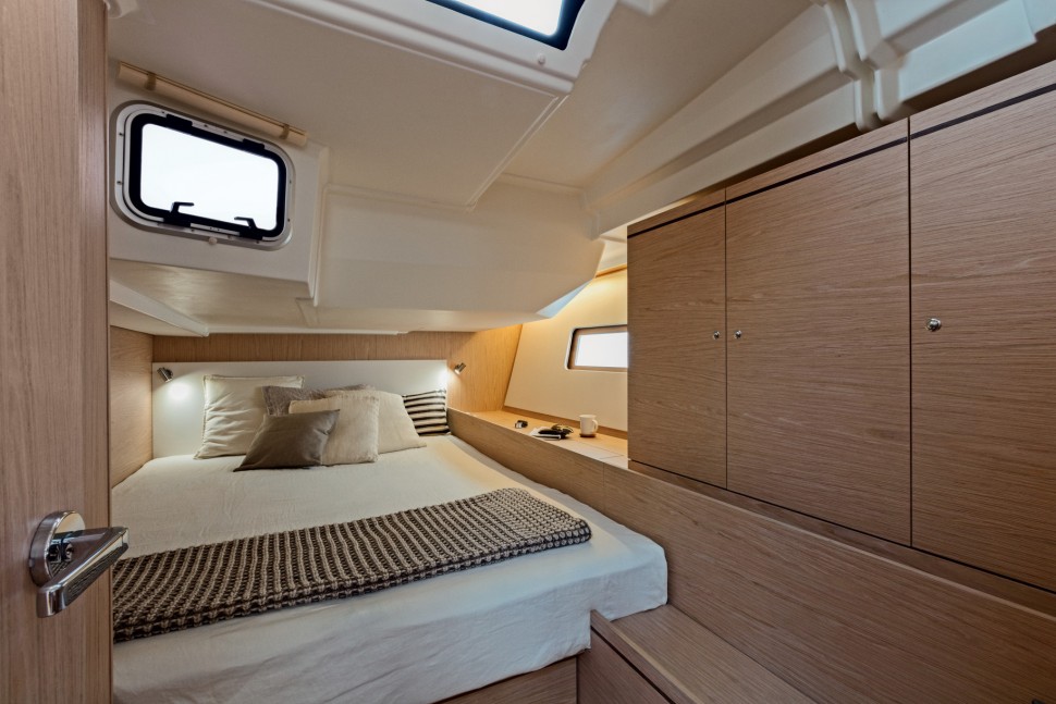 Beneteau Oceanis 51.1 interior 11