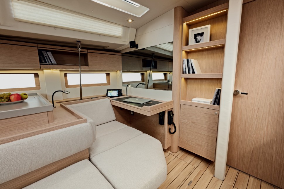 Beneteau Oceanis 51.1 interior 6