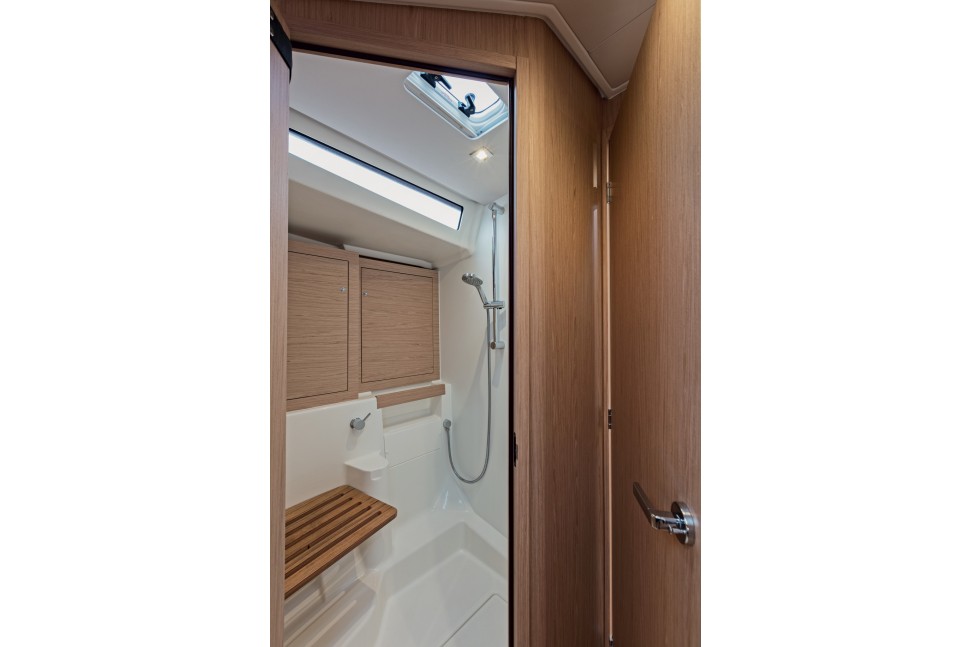 Beneteau Oceanis 51.1 interior 7